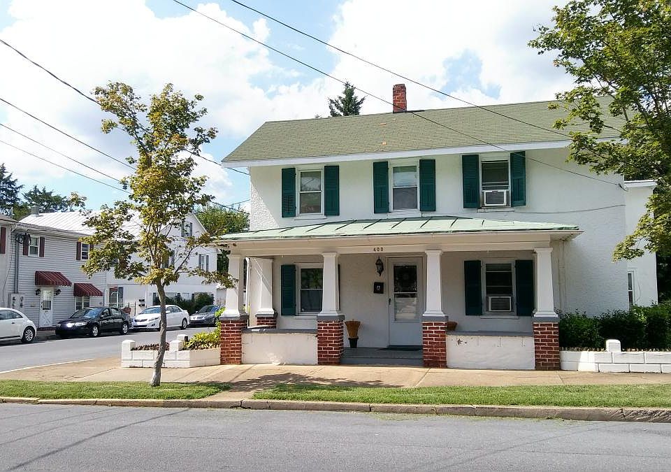 Bottom floor apartment with porch