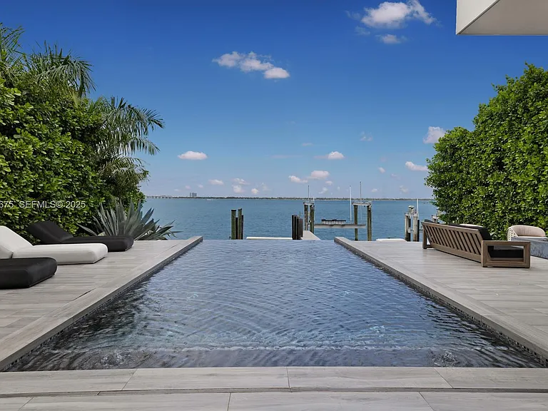 1379 N Venetian Way — Photo 50