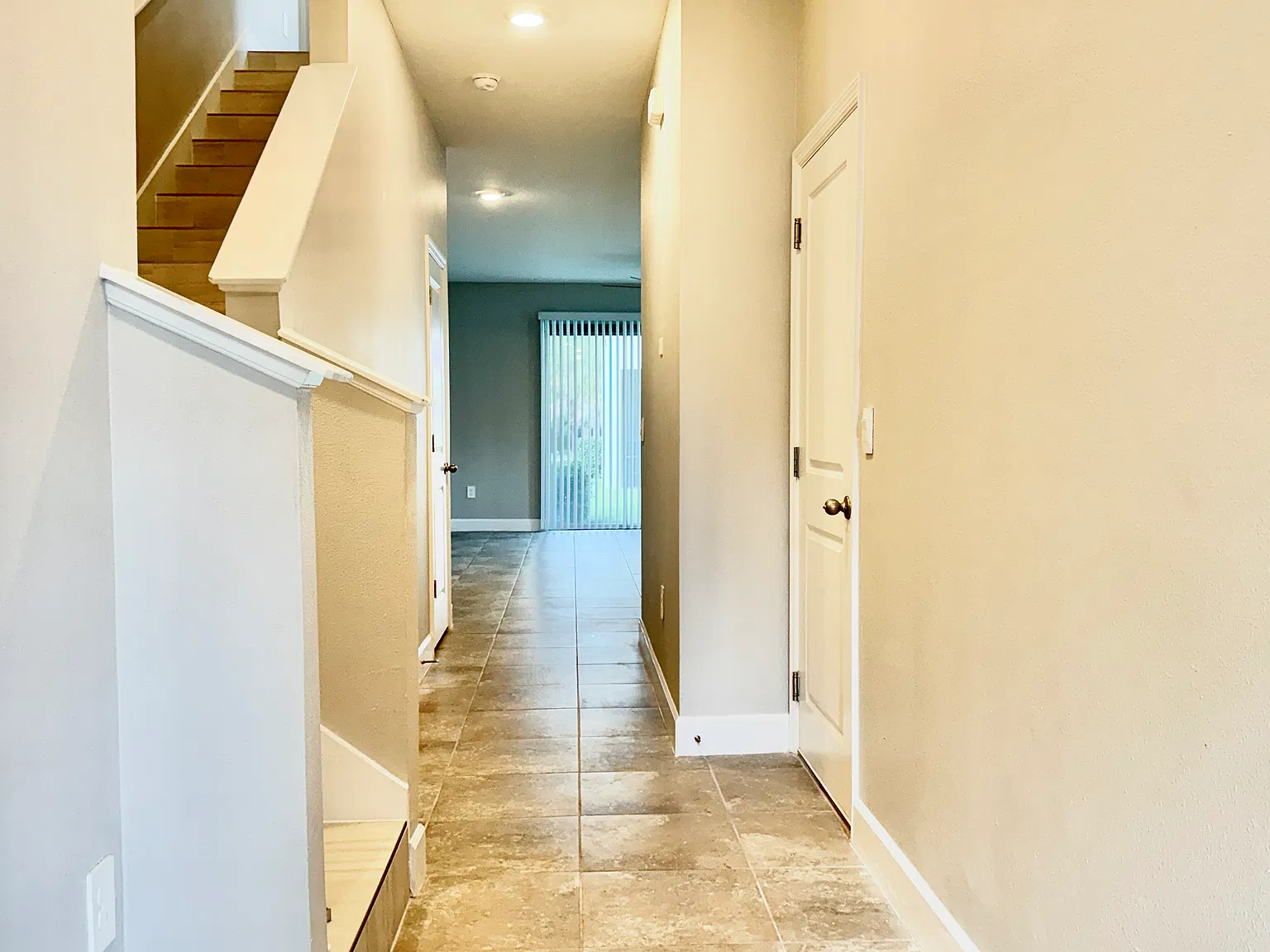 3 bed, 2.5 bath, 1813 sqft, $2,560 — Photo 3