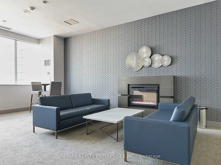250 Wellington St W #436 — Photo 33