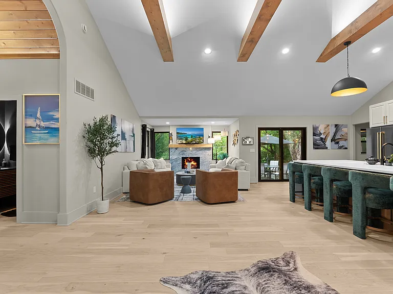 2019 W 81st Ter — Photo 3
