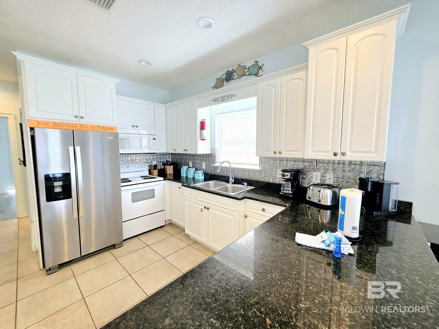 3 bed, 2.5 bath, 1900 sqft, $2,500 — Photo 3