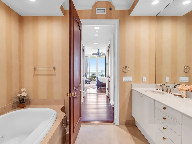 791 Crandon Blvd #Penthouse 4 — Photo 14