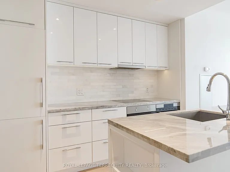 488 University Ave #5008 — Photo 17