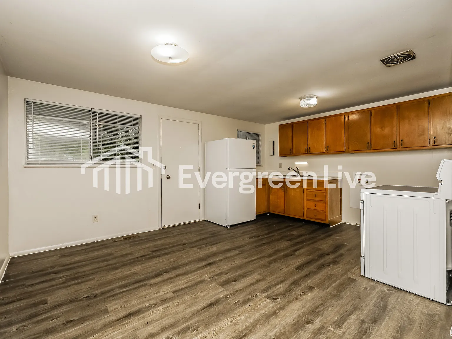 3 bed, 1.0 bath, 1016 sqft, $1,195 — Photo 3