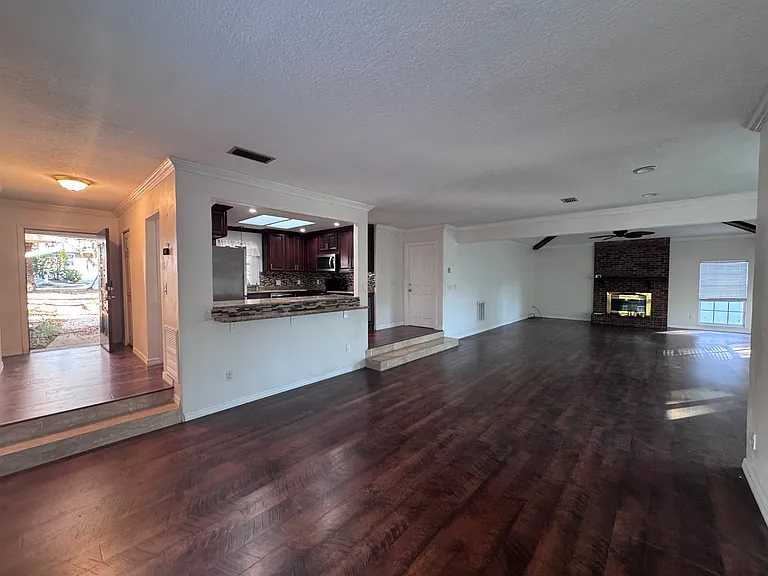 700 Governors Cir — Photo 8