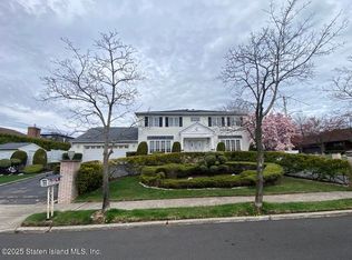 61 Queensdale St, Staten Island, NY 10309