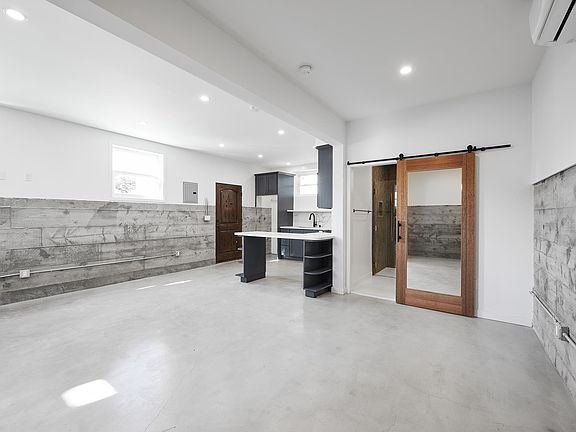 5th image of 2518 4th St #A