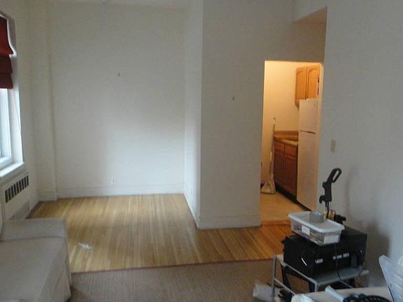 4th image of 172 E 61st St APT 3C
