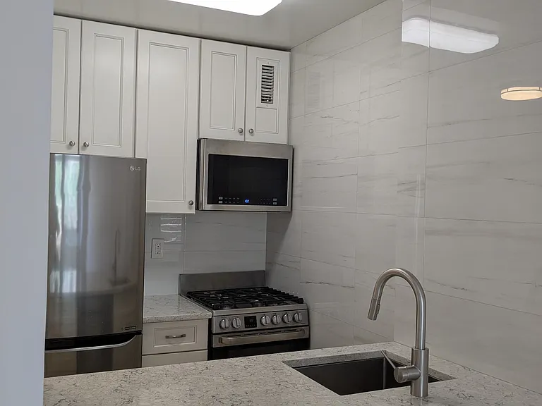 393 W 49th St #3P — Photo 4