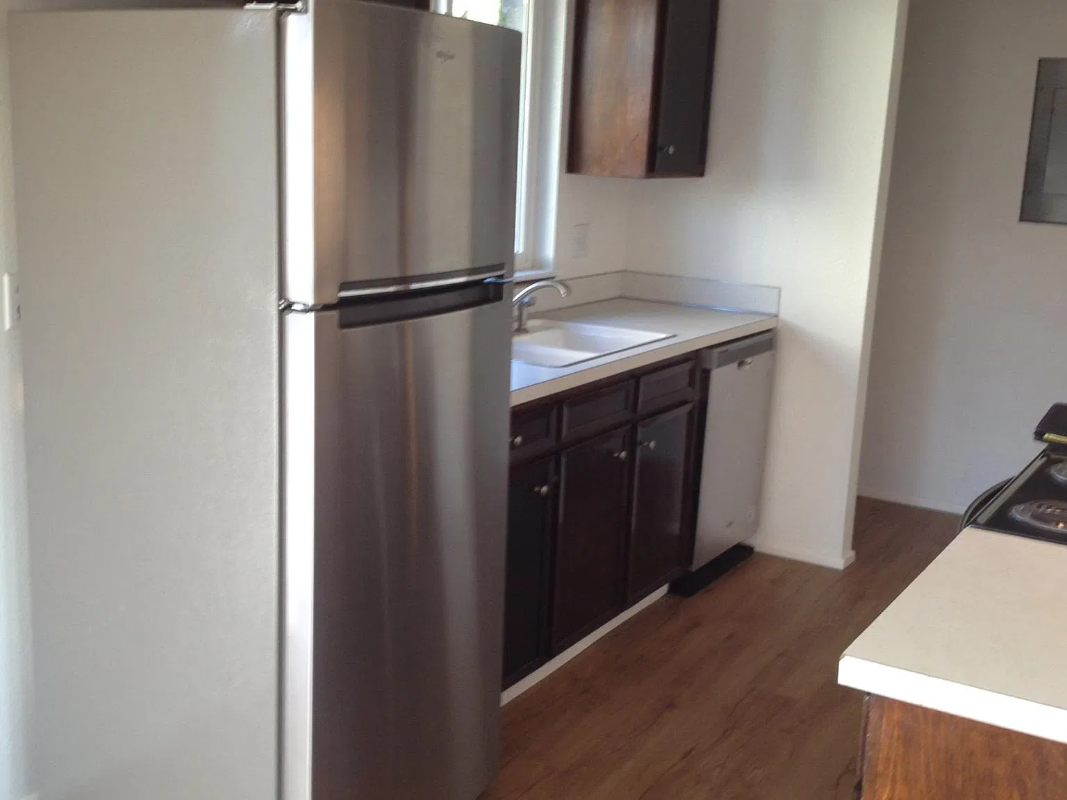 3 bed, 1056 sqft, $1,900 — Photo 2