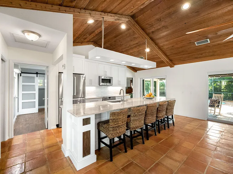 52 Birch Pl — Photo 3