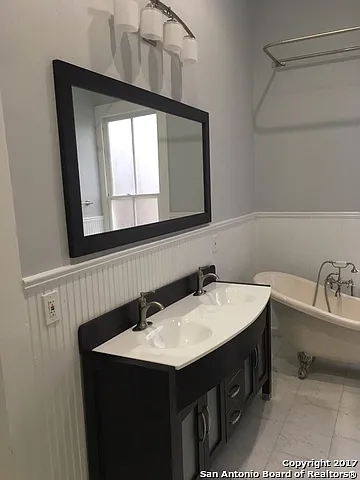 203 Devine St #1 — Photo 7