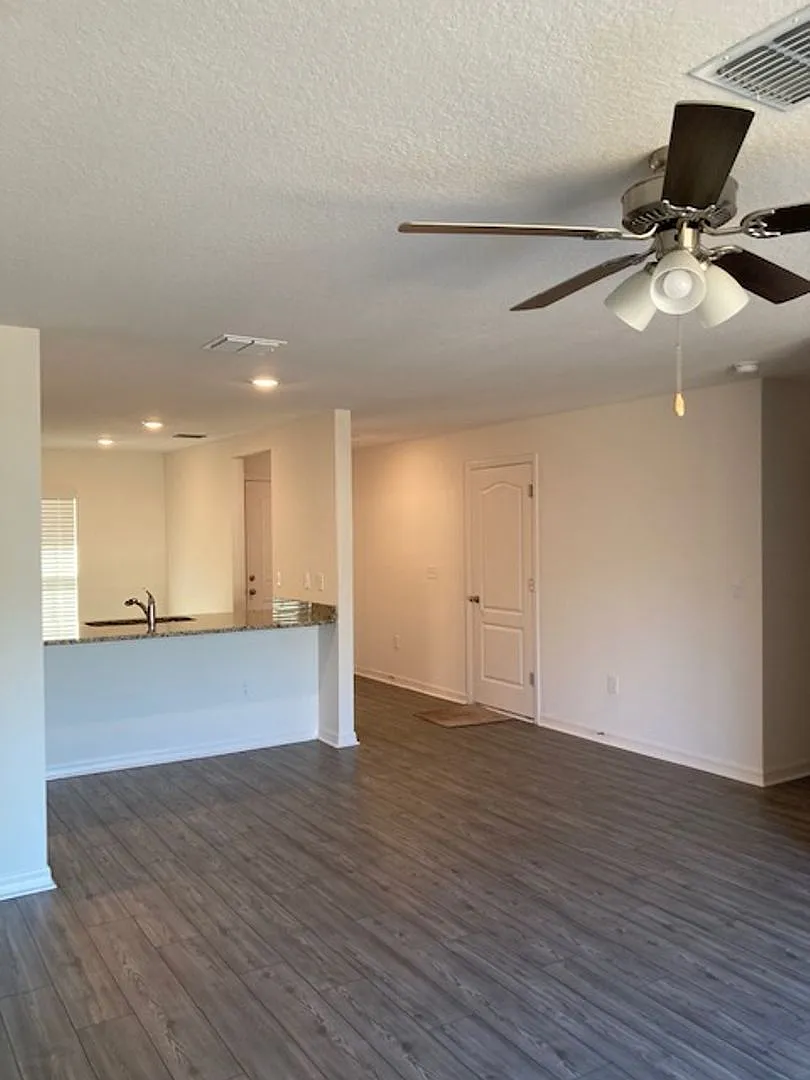 Building Photo - 11 Ripcord Ln