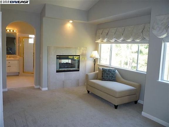 5th image of 132 Blackstone Dr