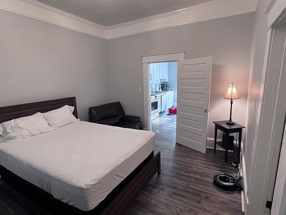 There's even a robot vacuum cleaner! All utilities paid with this rental.