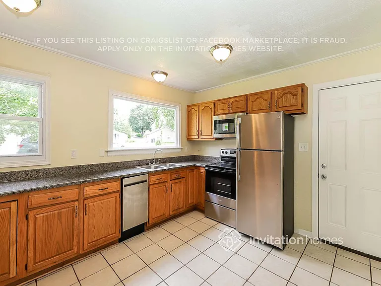 1359 Raymond Dr — Photo 5
