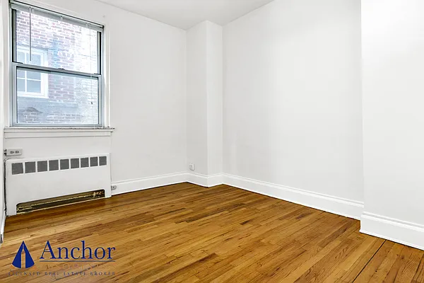 Rented by Anchor Associates | media 8