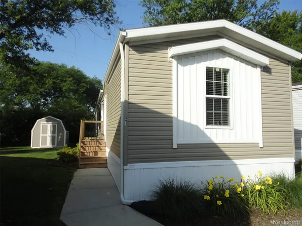 21 Saint Andrews, Temperance, MI 48182