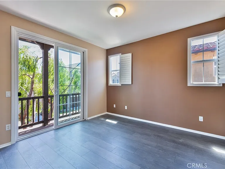 3513 W Hughes Ln — Photo 34