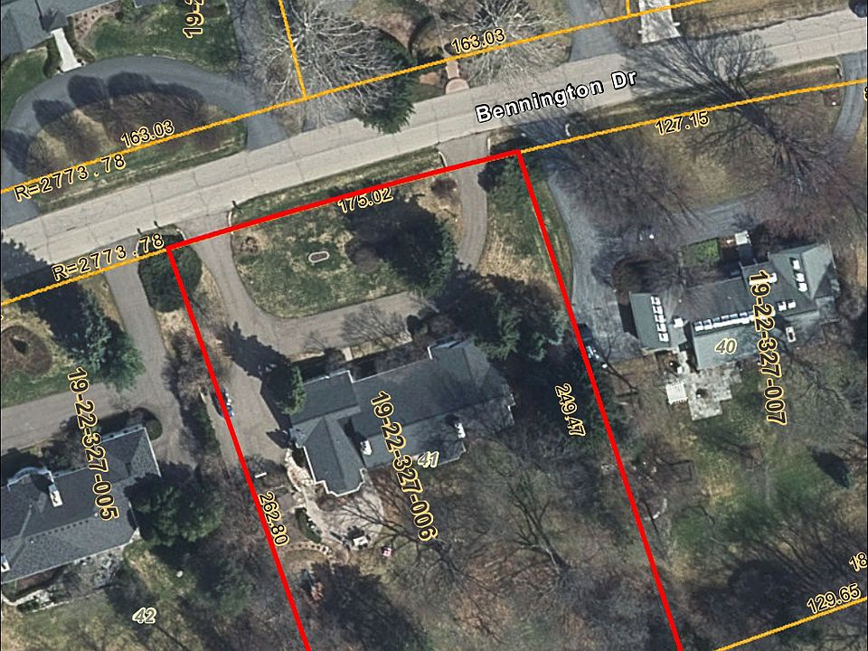 2nd image of 581 Bennington Dr
