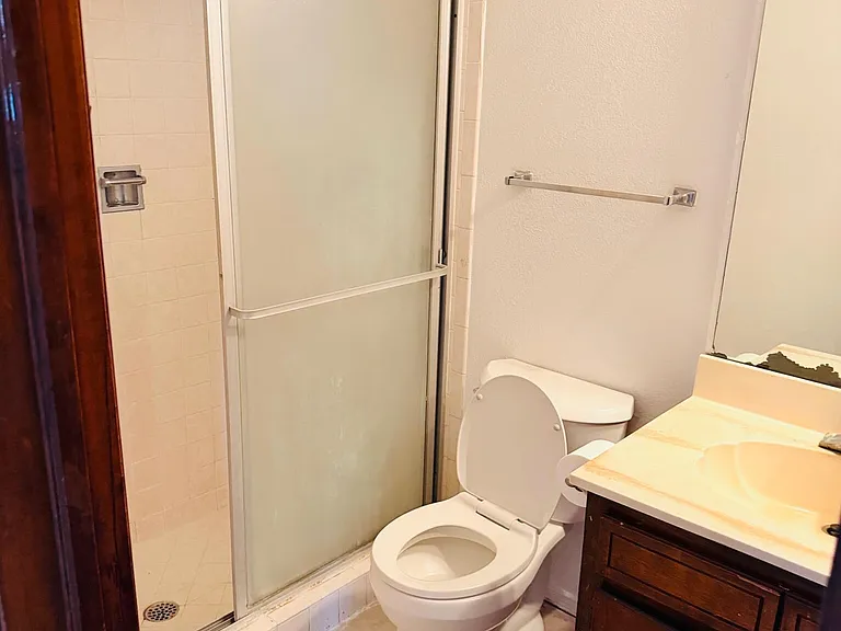 10555 Kinross Ave — Photo 6