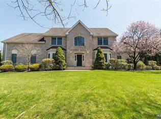 2 Longview Ct, Old Tappan, NJ 07675