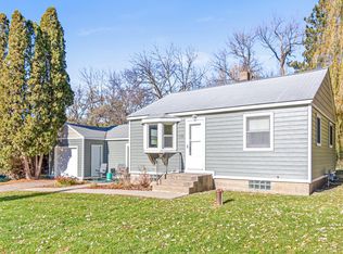 1820 Victoria Cir, Victoria, MN 55386