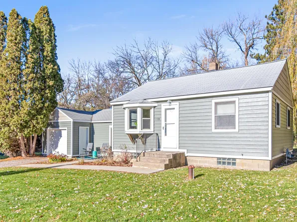 1820 Victoria Cir, Victoria, MN 55386