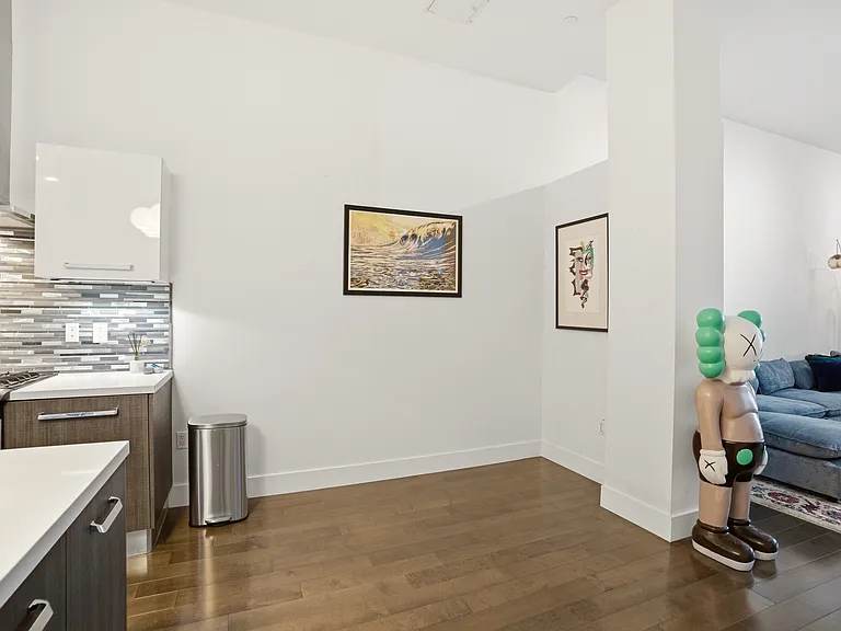 433 Pine Ave #306 — Photo 3