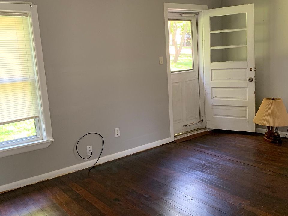 1st image of 303 1/2 Medina St