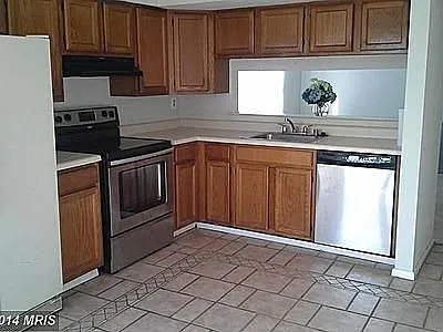 368 Stratford Ave photo 1