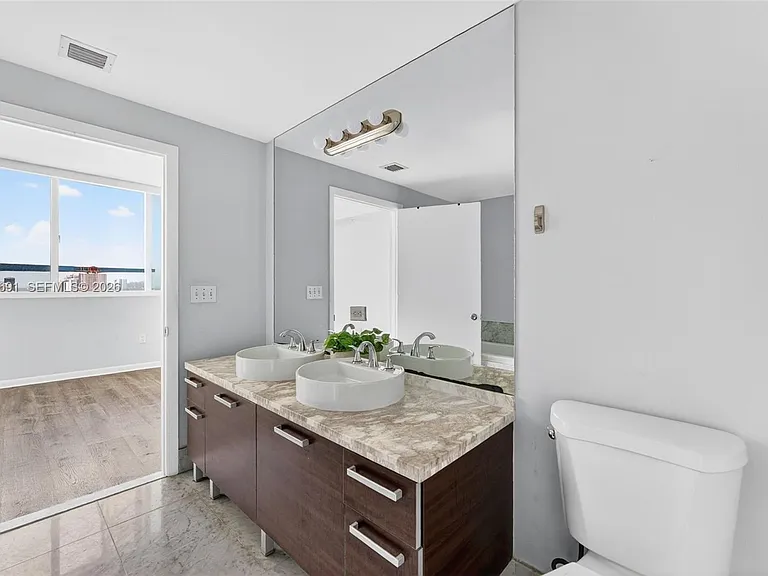 244 Biscayne Blvd #3702 — Photo 9
