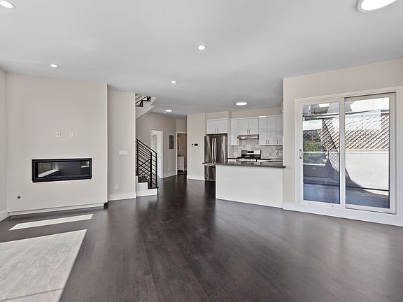 4th image of 3599 Keith St