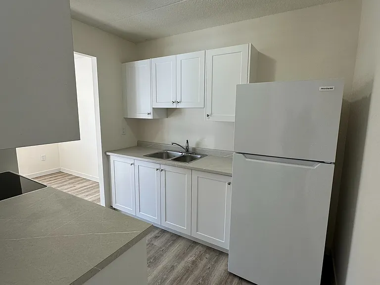 555 Oxford St #201 — Photo 5
