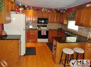 40061 Vachon Dr, Sterling Heights, MI 48313