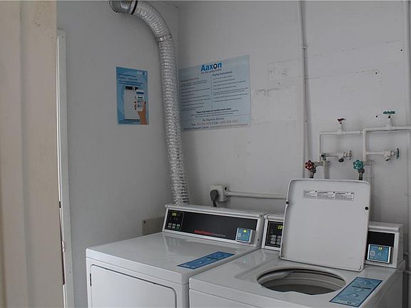 5th image of 3221 NE 8th St APT 301F
