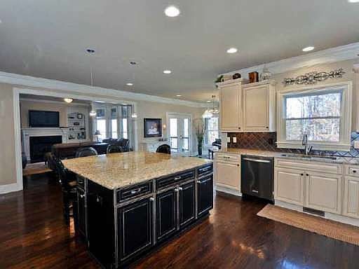 5th image of 127 Fernwood Dr