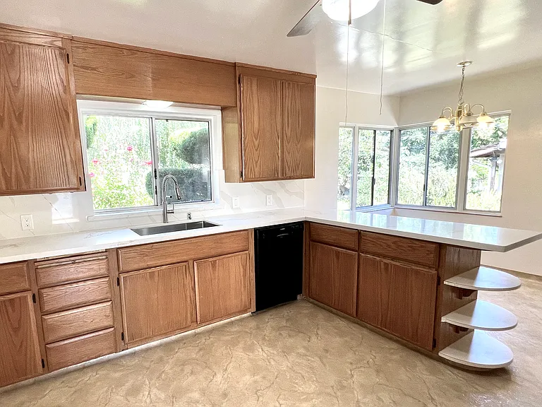 209 Cherry Ave — Photo 7
