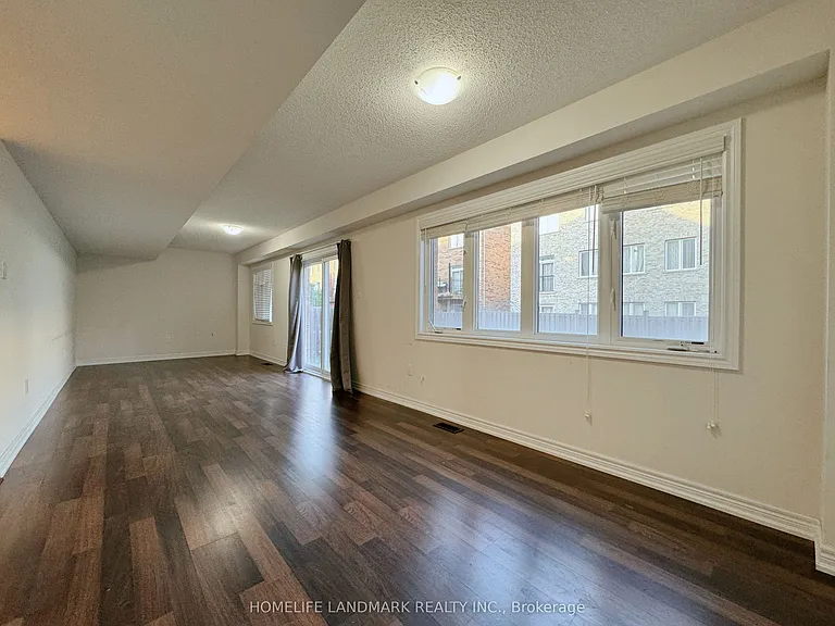 35 Hyacinth St — Photo 6