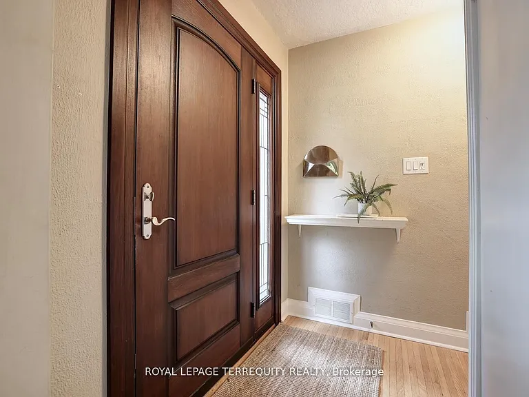 20 Elderidge Ave — Photo 2