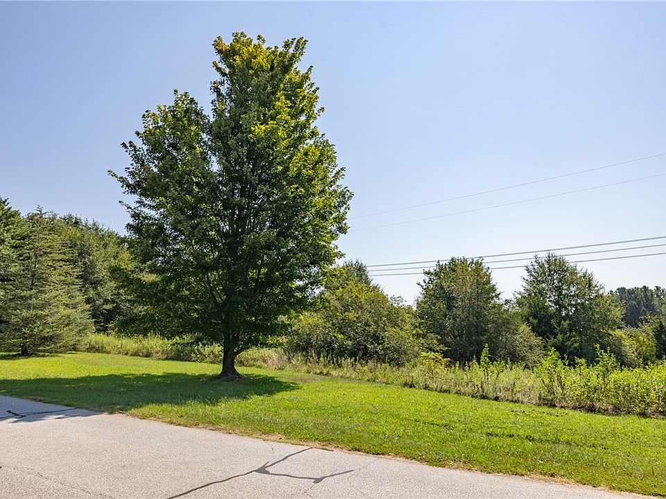 1st image of 33 Hidden Falls Dr