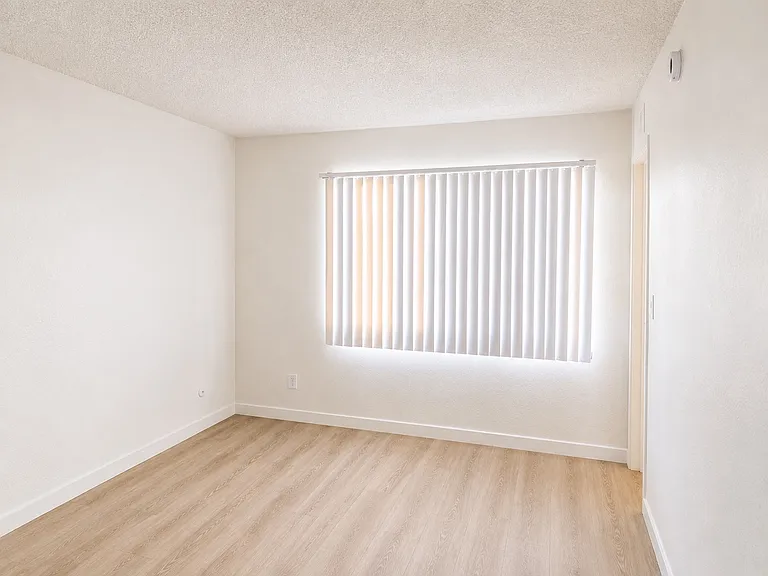 704 S Webster Ave #3 — Photo 5