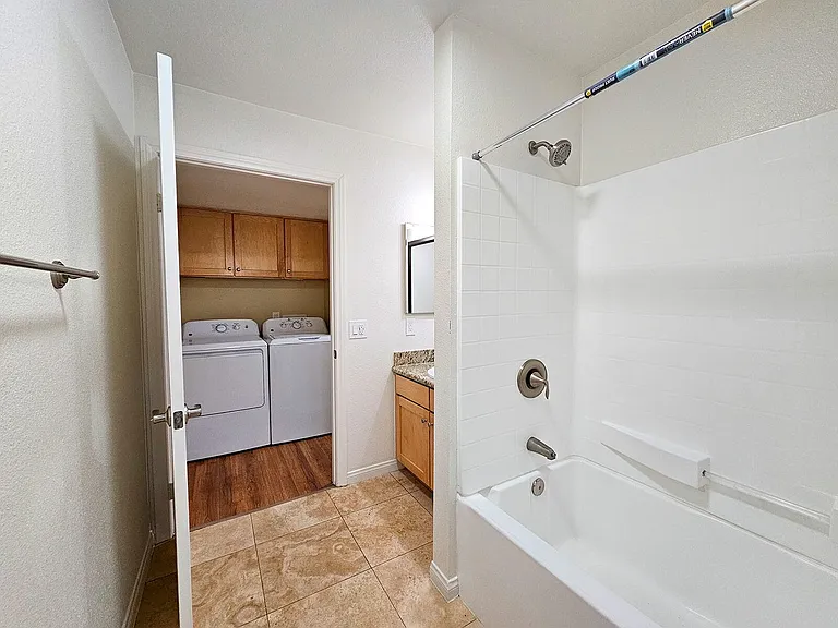 Citrus Court Apartments — Photo 81