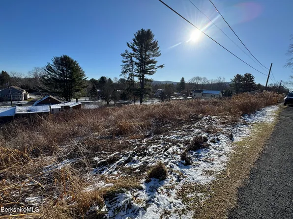 90 Jones Ave, Pittsfield, MA 01201