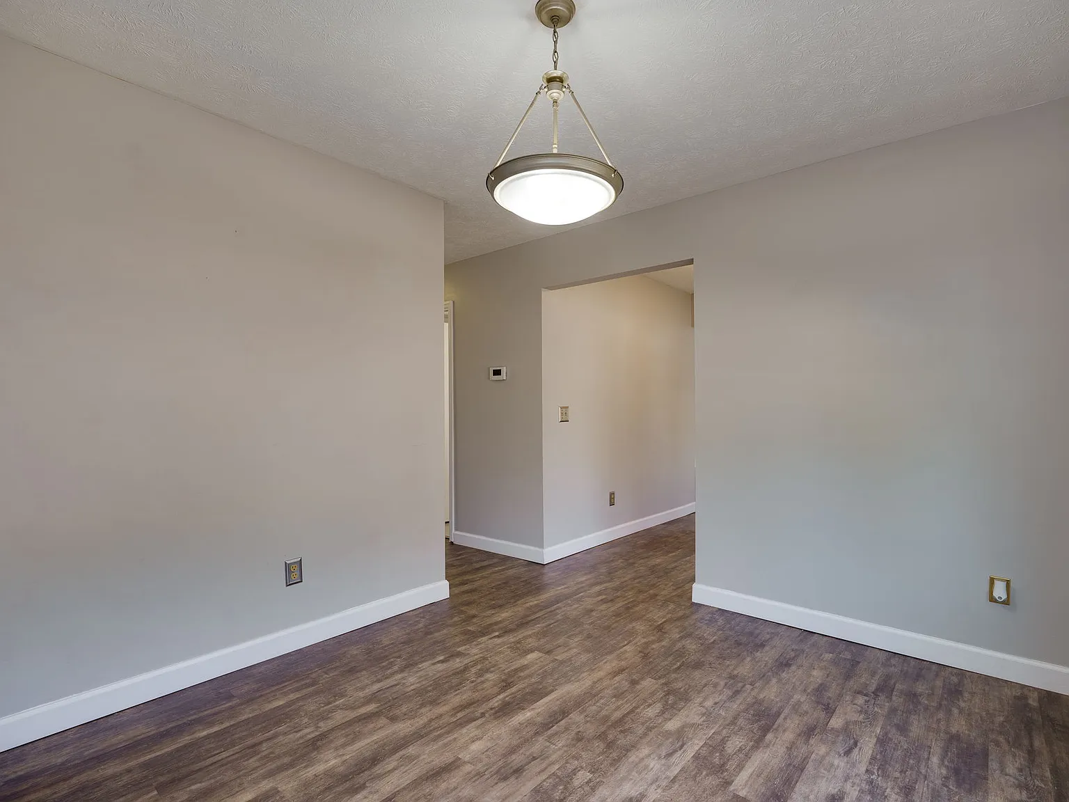 4 bed, 2.5 bath, 1856 sqft, $2,650 — Photo 3