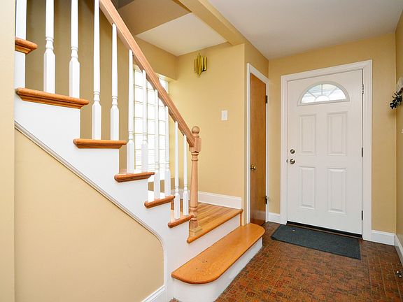 3rd image of 3455 N Oconto Ave