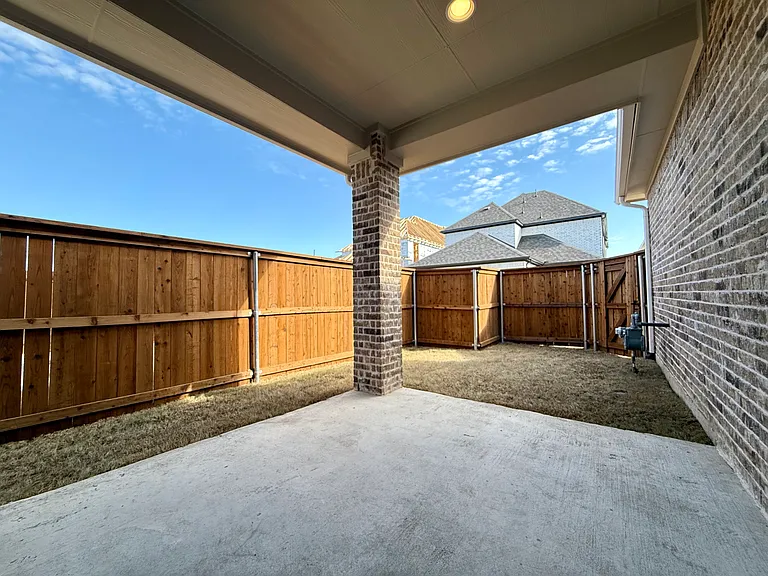 1620 Victoria Pl — Photo 15