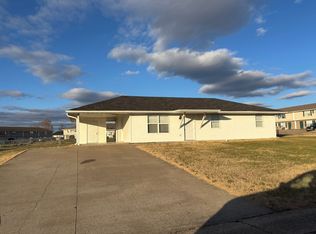 1113 Lake Dr, Lebanon, MO 65536