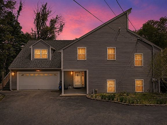3rd image of 998 Guelphwood Rd